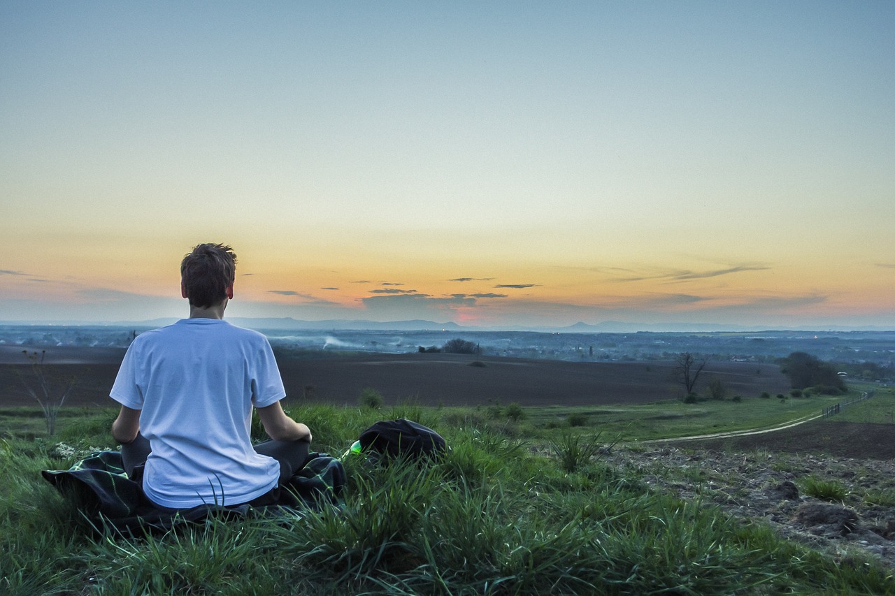瞑想のやり方と体験談：心の静寂を求める旅への入門ガイド